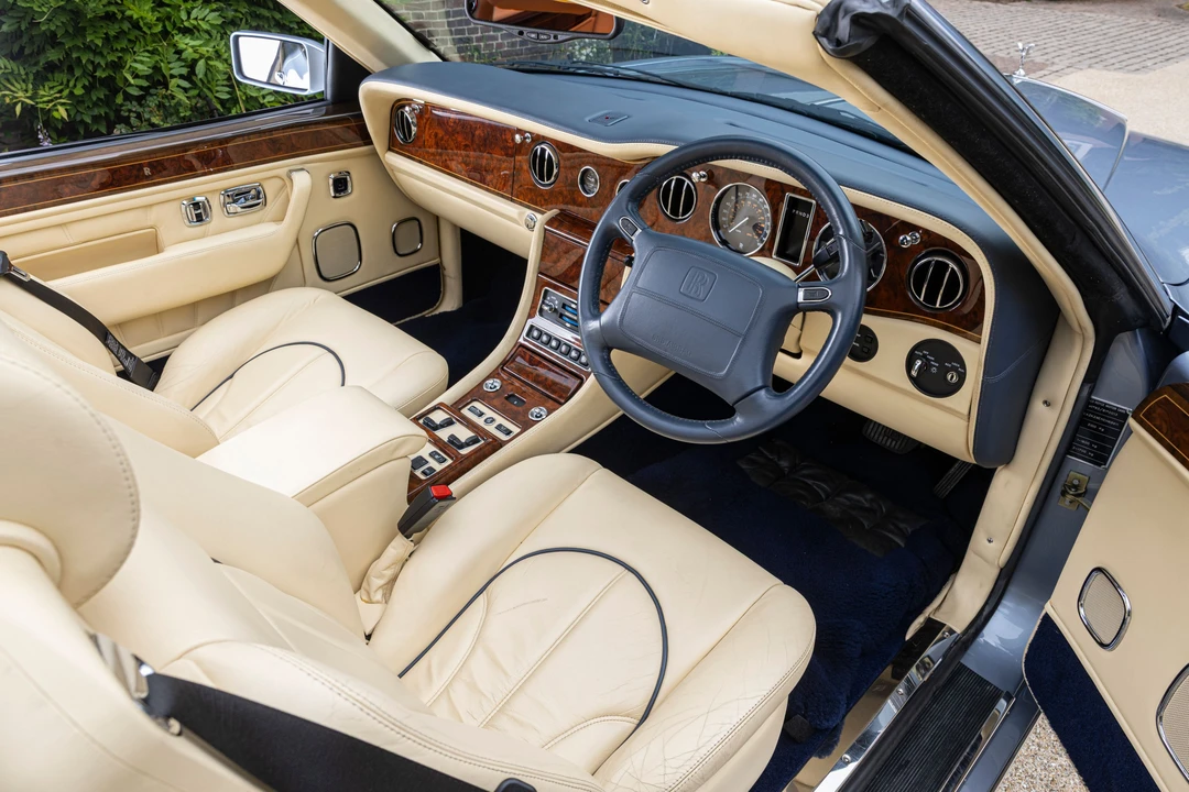 2001 Rolls-Royce Corniche Series V - Image 13 of 31