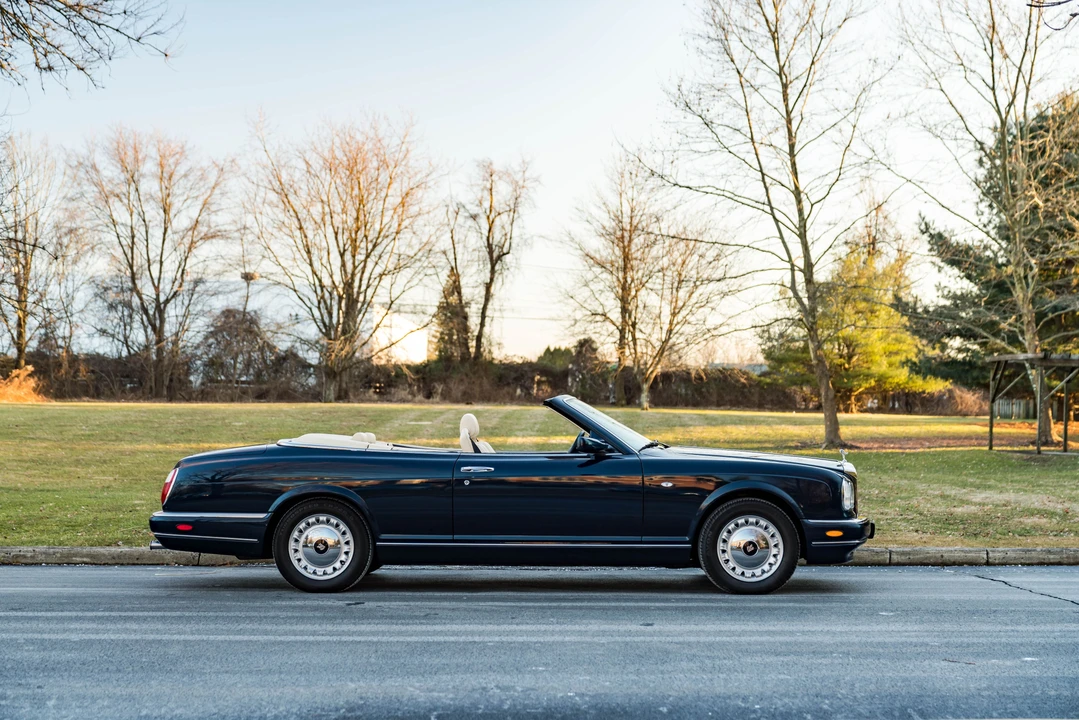 2001 Rolls-Royce Corniche Series V - Image 2 of 31