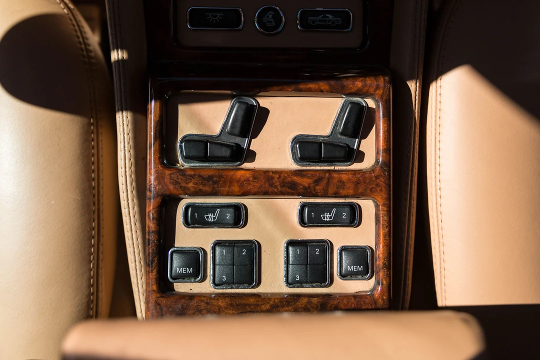 2001 Rolls-Royce Corniche Series V - Image 8 of 31
