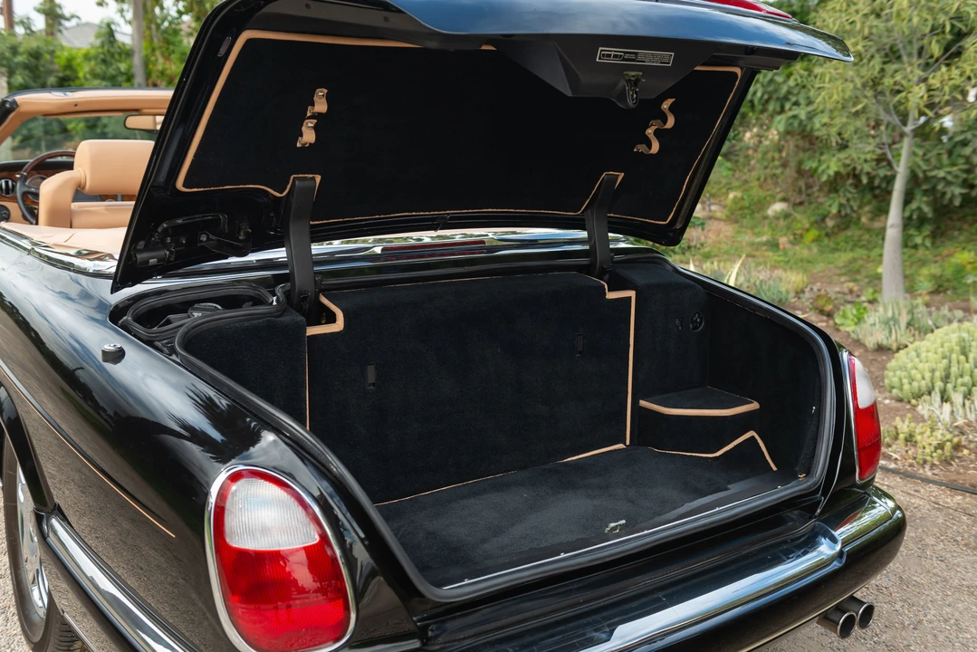 2001 Rolls-Royce Corniche Series V - Image 7 of 31