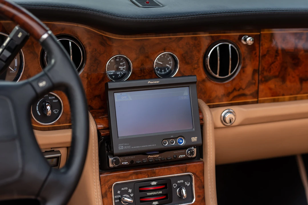 2001 Rolls-Royce Corniche Series V - Image 23 of 31
