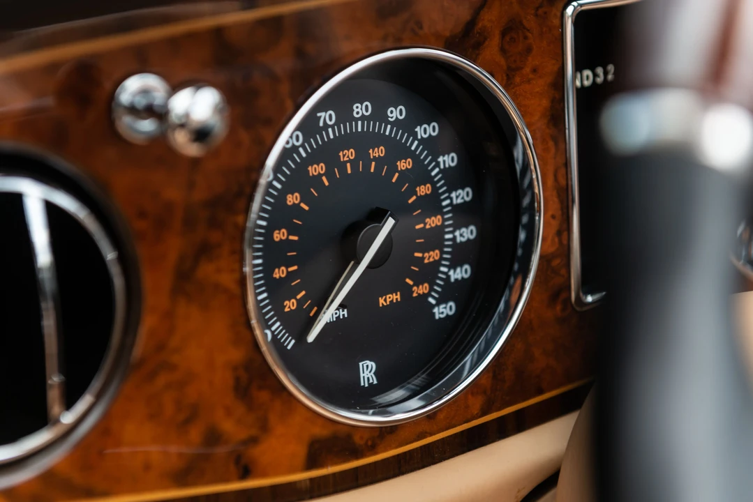 2001 Rolls-Royce Corniche Series V - Image 8 of 31