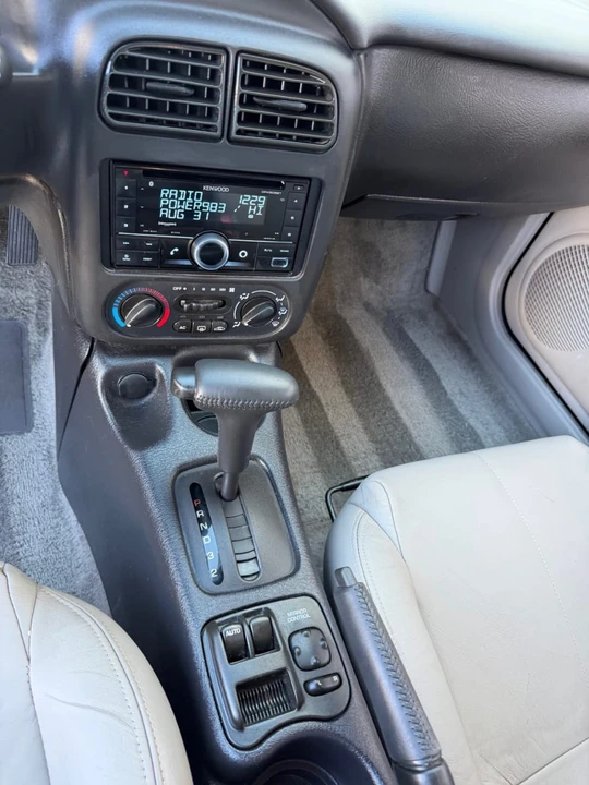 2001 Saturn - Image 10 of 16