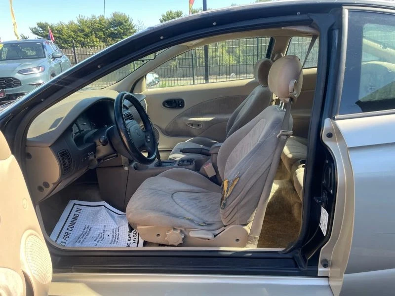 2001 Saturn - Image 8 of 12