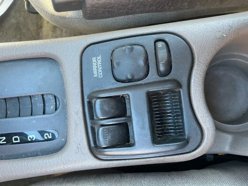2001 Saturn - Image 12 of 12