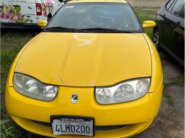 2001 Saturn - Image 2 of 3