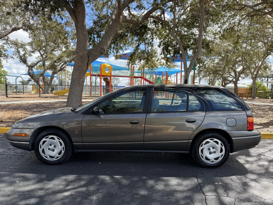 2001 Saturn - Image 3 of 31