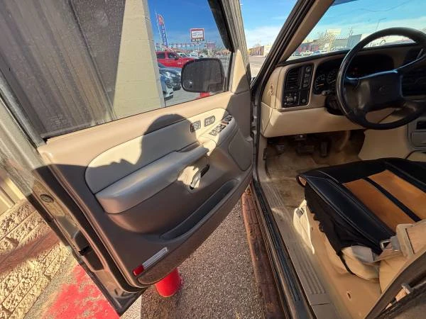 2001 Chevrolet Suburban 9th Gen - Image 7 of 10