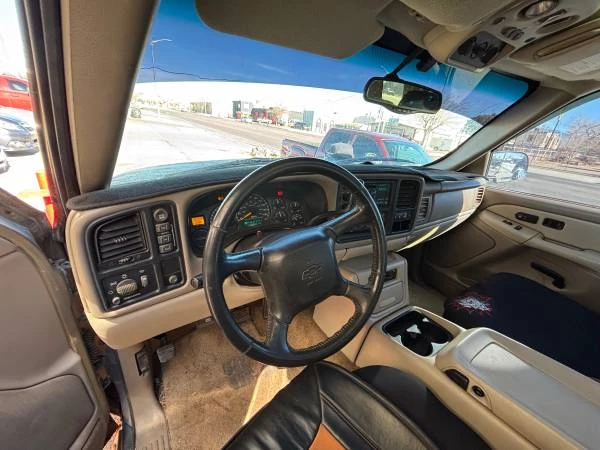 2001 Chevrolet Suburban 9th Gen - Image 9 of 10