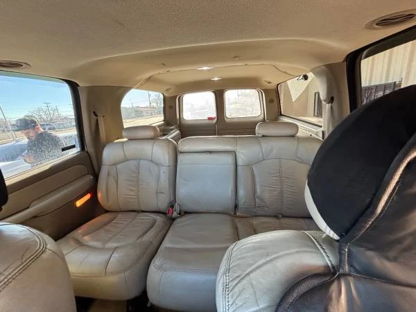2001 Chevrolet Suburban 9th Gen - Image 6 of 10