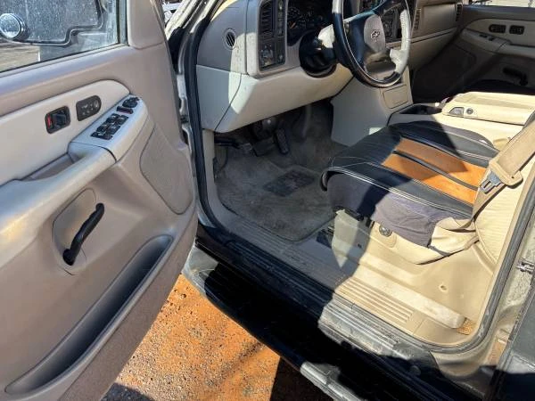 2001 Chevrolet Suburban 9th Gen - Image 3 of 10