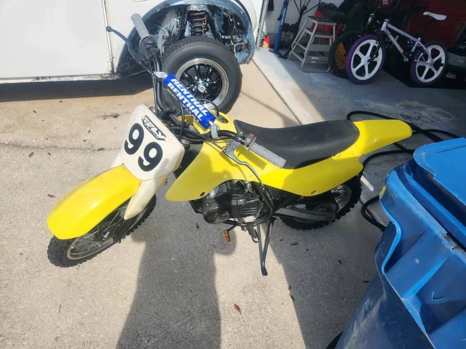2001 Suzuki Motorcycles - Image 2 of 2
