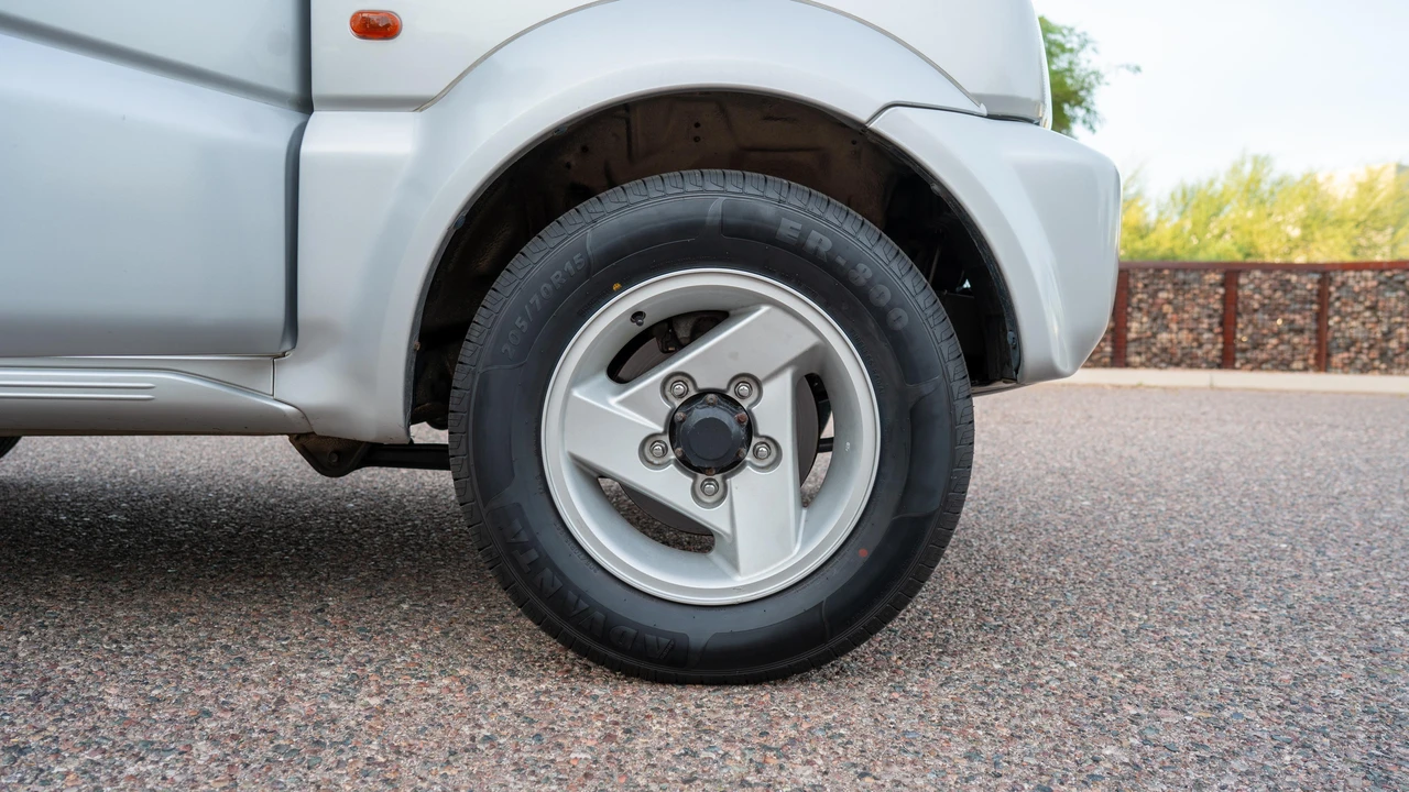 2001 Suzuki Jimny 3rd Gen - Image 25 of 31