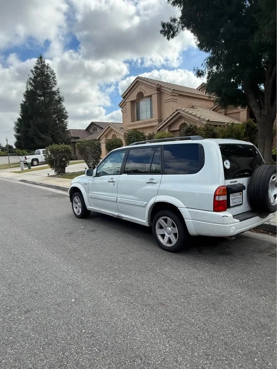 2001 Suzuki - Image 2 of 2