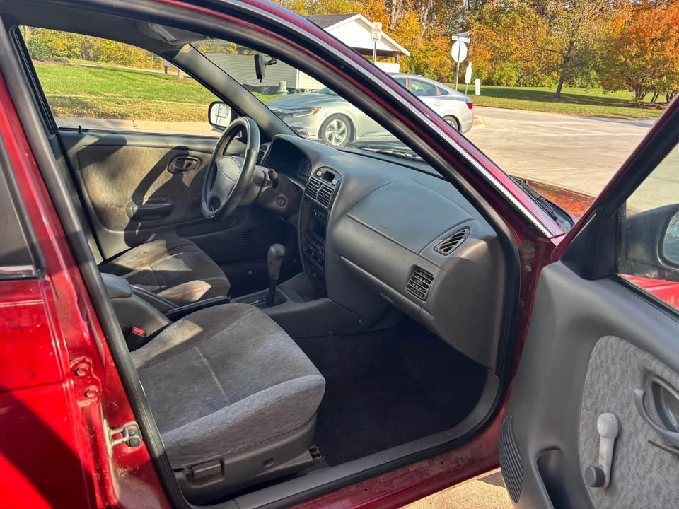 2001 Suzuki - Image 4 of 6