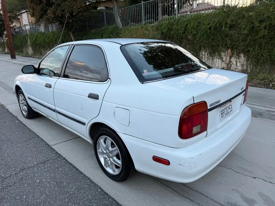 2001 Suzuki - Image 5 of 8