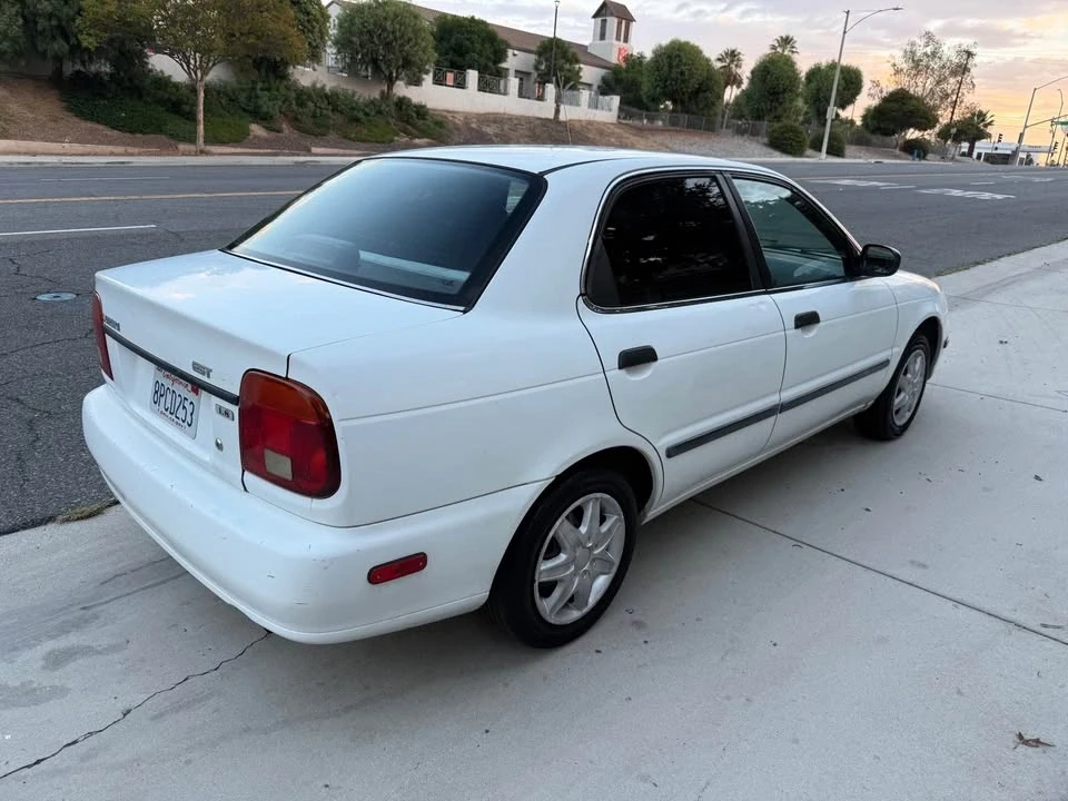 2001 Suzuki - Image 3 of 8
