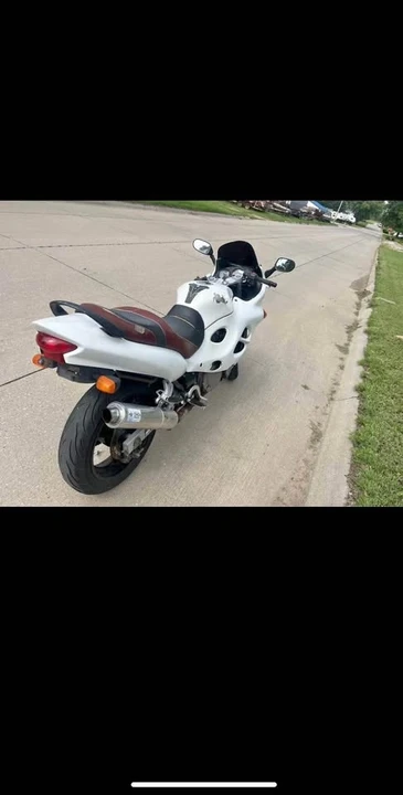2001 Suzuki GSX - Image 2 of 5