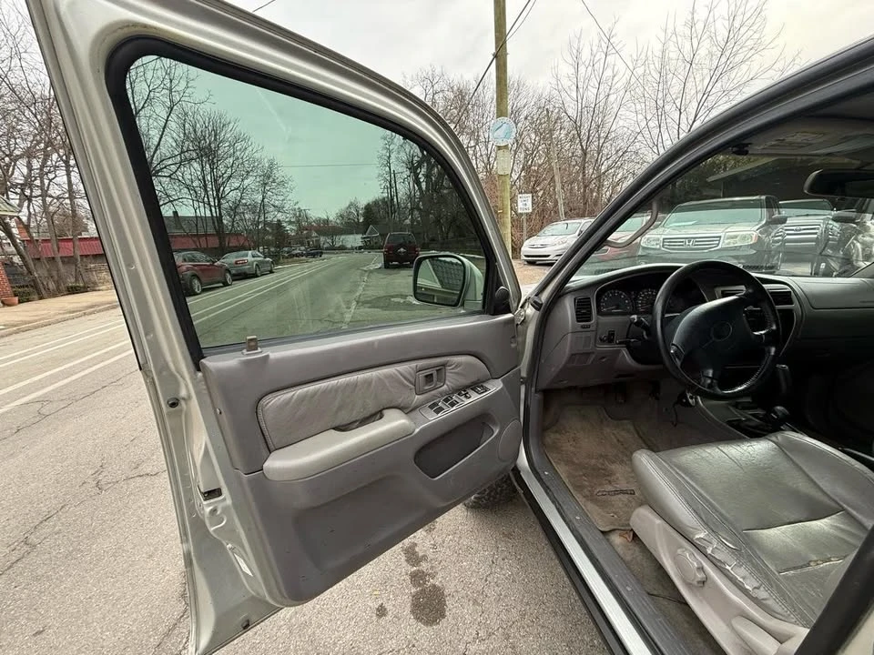 2001 Toyota 4Runner 3rd Gen - Image 9 of 17