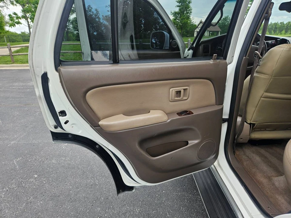 2001 Toyota 4Runner 3rd Gen - Image 13 of 23
