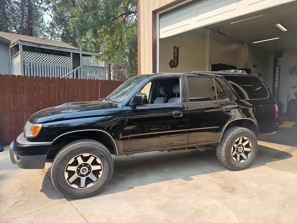 2001 Toyota 4Runner 3rd Gen - Image 10 of 15