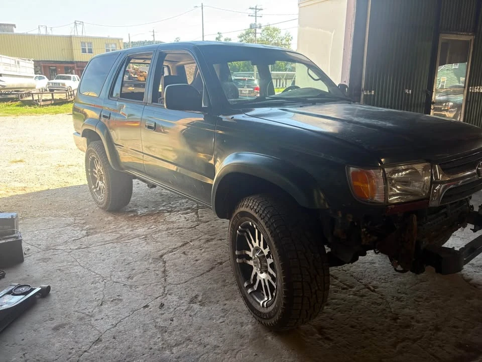 2001 Toyota 4Runner 3rd Gen - Image 2 of 11