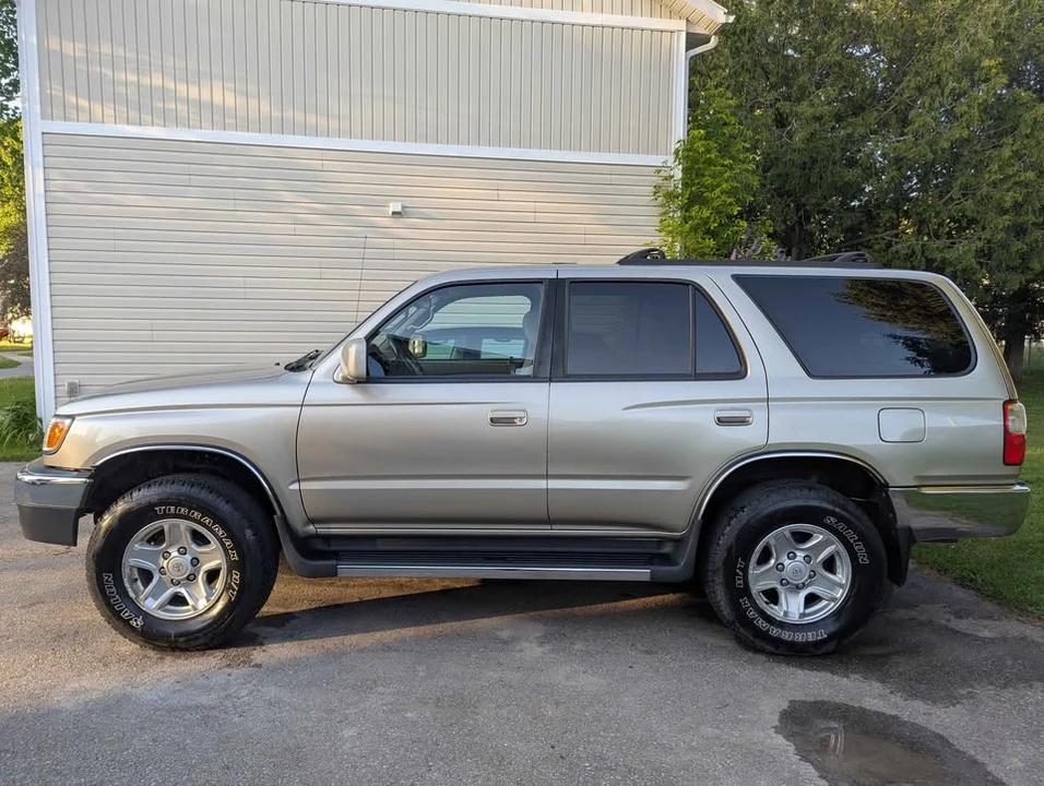 2001 Toyota 4Runner 3rd Gen - Image 2 of 10