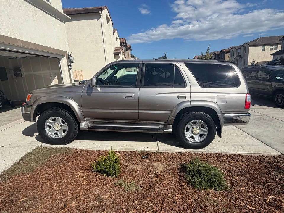 2001 Toyota 4Runner 3rd Gen - Image 2 of 13