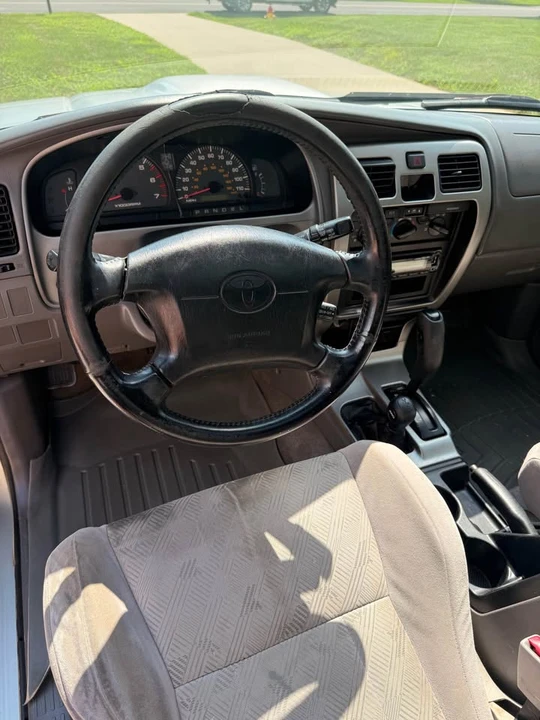 2001 Toyota 4Runner 3rd Gen - Image 10 of 17