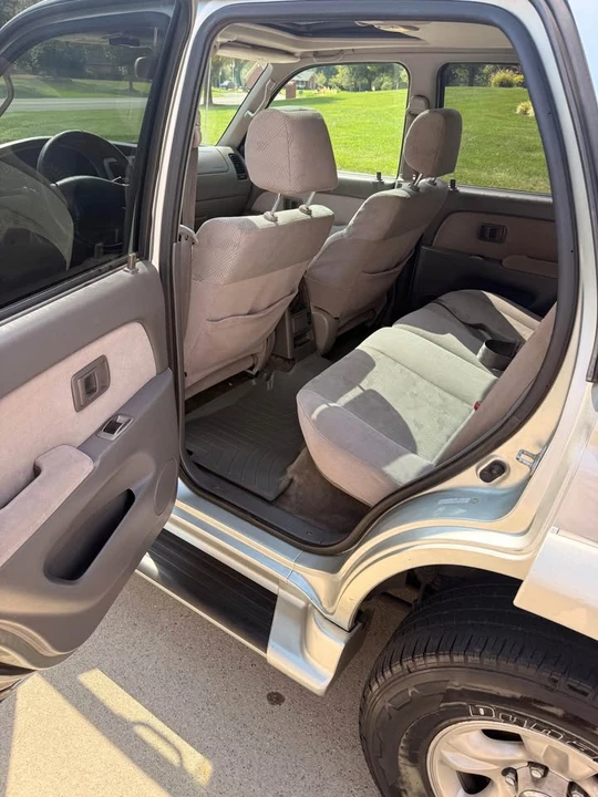 2001 Toyota 4Runner 3rd Gen - Image 11 of 17