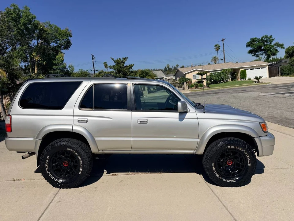 2001 Toyota 4Runner 3rd Gen - Image 3 of 18