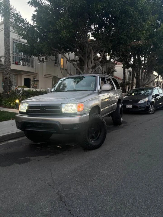 2001 Toyota 4Runner 3rd Gen - Image 2 of 9