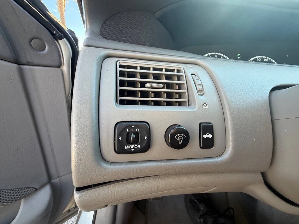 2001 Toyota Avalon 2nd Gen - Image 11 of 21