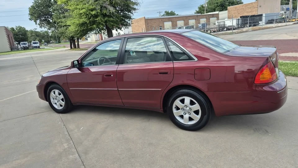 2001 Toyota Avalon 2nd Gen - Image 2 of 13