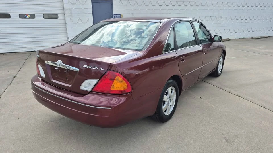 2001 Toyota Avalon 2nd Gen - Image 5 of 13