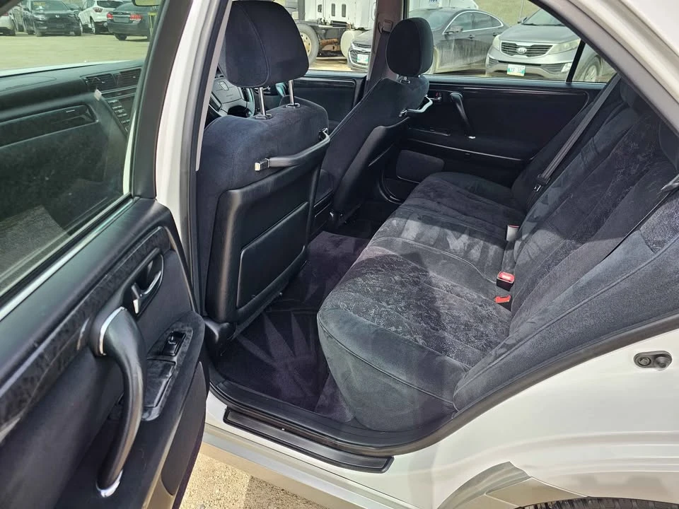 2001 Toyota Crown - Image 10 of 17