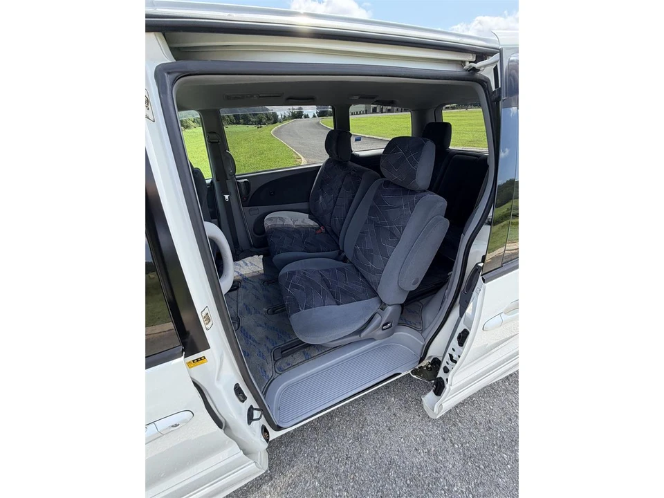 2001 Toyota Previa/Estima 2nd Gen - Image 12 of 31