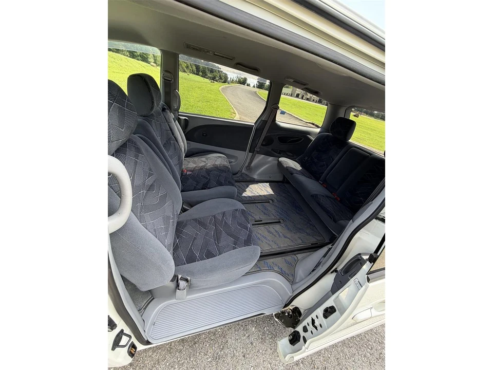 2001 Toyota Previa/Estima 2nd Gen - Image 18 of 31