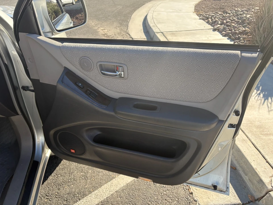 2001 Toyota Highlander - Image 14 of 21