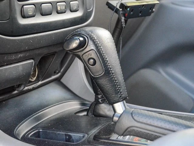 2001 Toyota J100 Land Cruiser - Image 25 of 31
