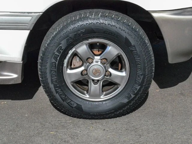 2001 Toyota J100 Land Cruiser - Image 12 of 31