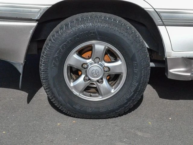 2001 Toyota J100 Land Cruiser - Image 13 of 31