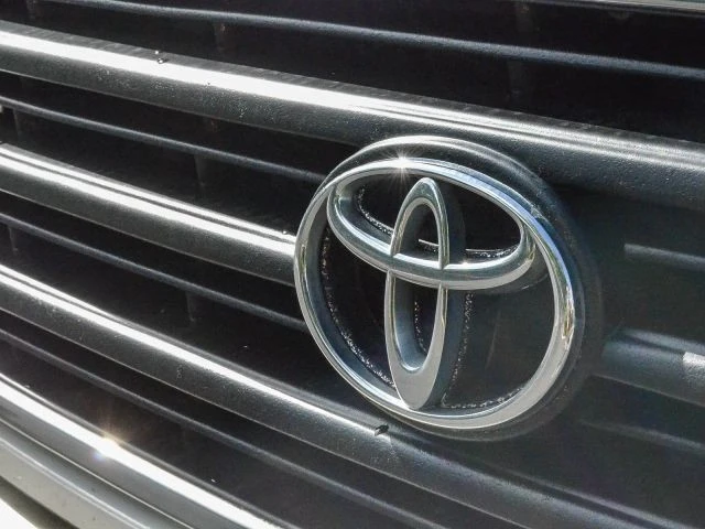 2001 Toyota J100 Land Cruiser - Image 11 of 31