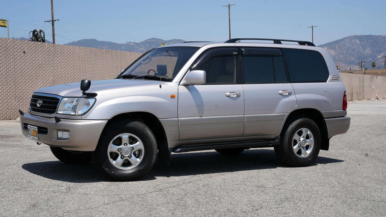 2001 Toyota J100 Land Cruiser - Image 16 of 31