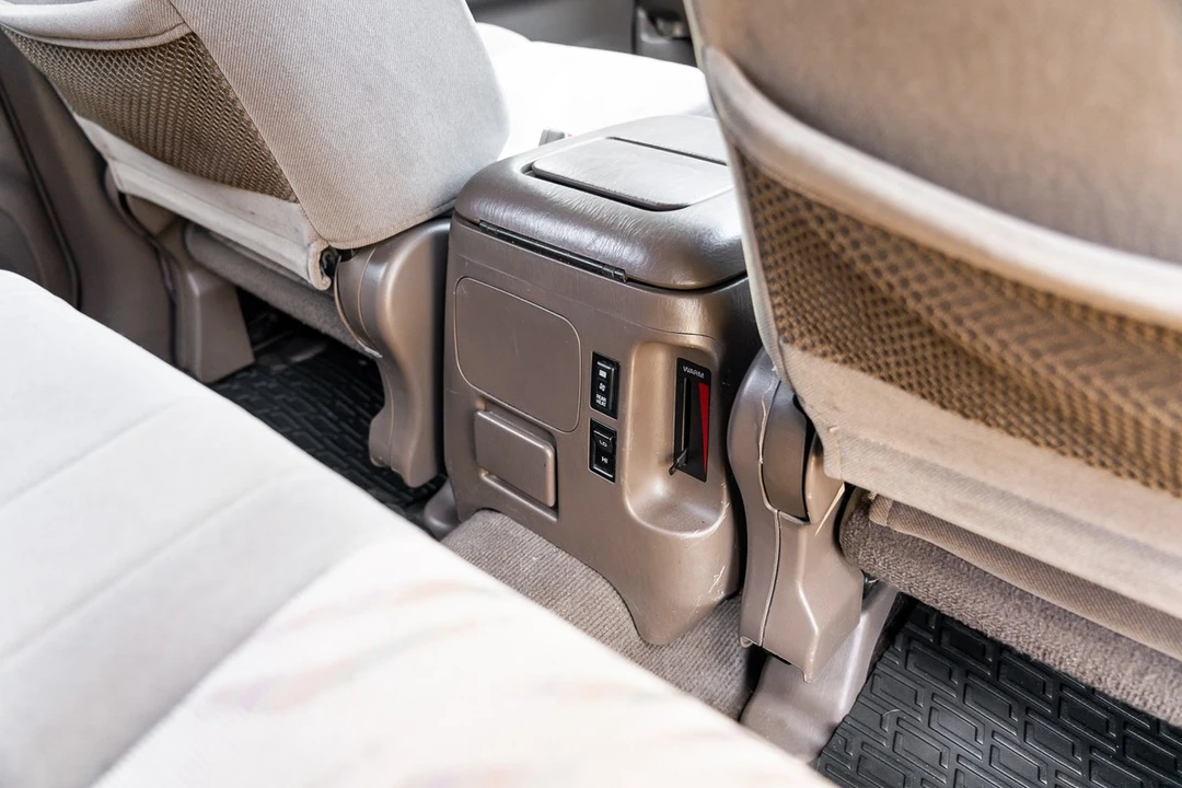 2001 Toyota J90 Land Cruiser Prado - Image 28 of 30