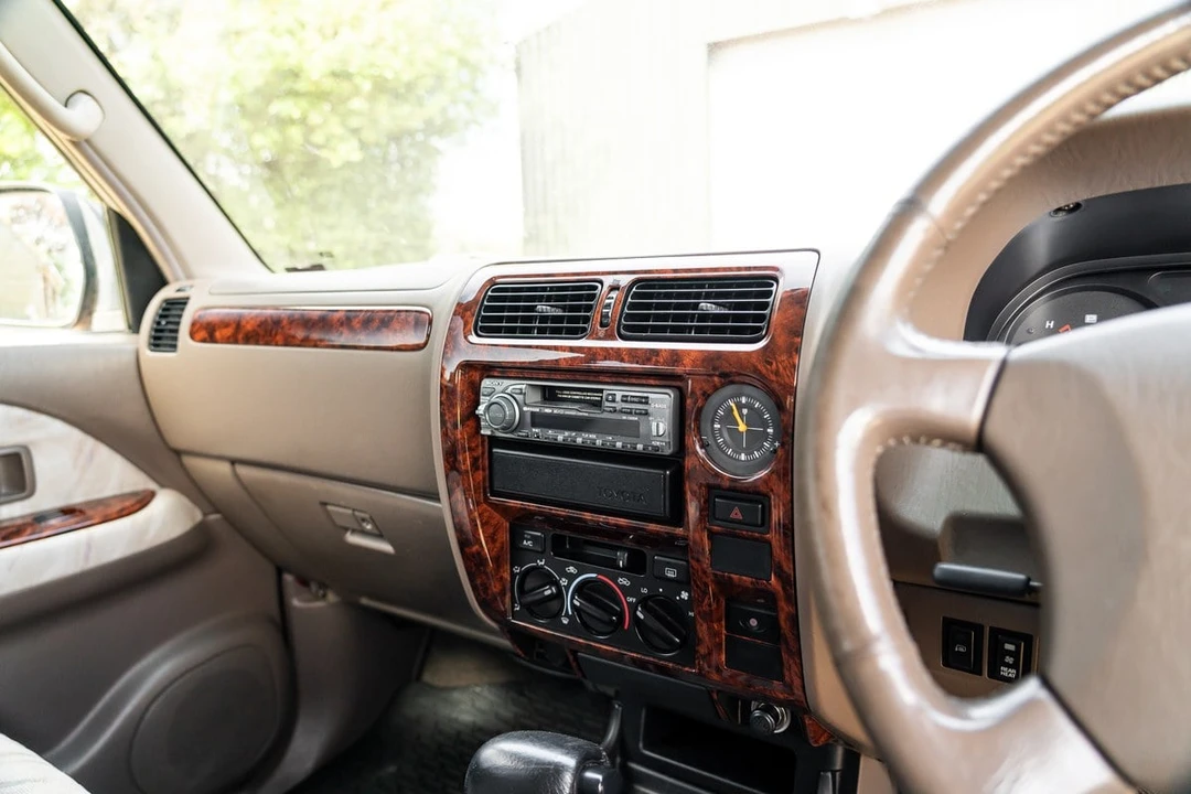 2001 Toyota J90 Land Cruiser Prado - Image 24 of 30