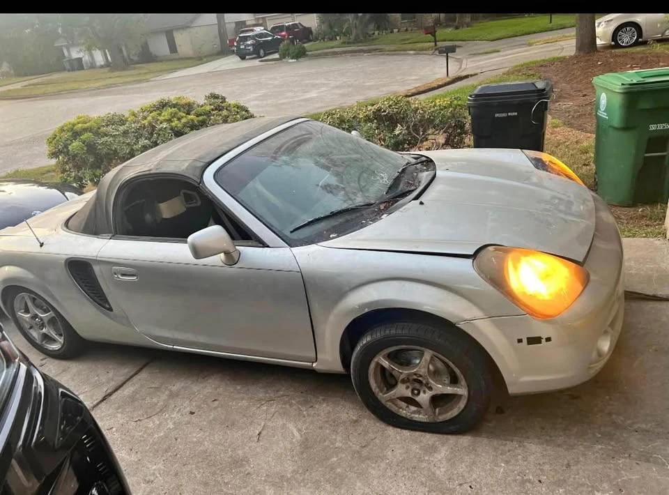 2001 Toyota MR2 Spyder/MR-S - Image 2 of 10