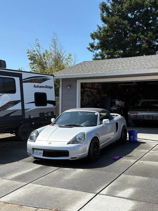 2001 Toyota MR2 Spyder/MR-S - Image 2 of 8