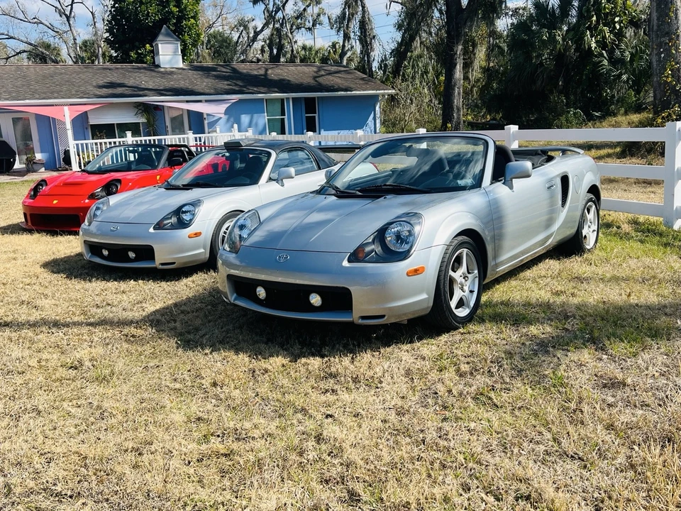 2001 Toyota MR2 Spyder/MR-S - Image 2 of 21