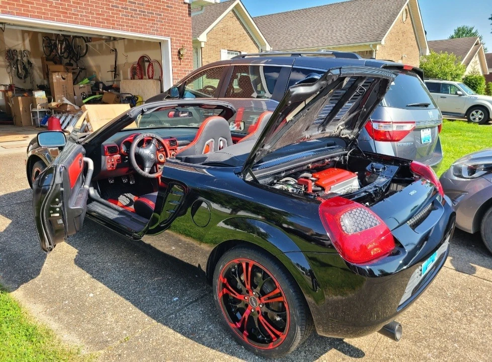 2001 Toyota MR2 Spyder/MR-S - Image 2 of 14